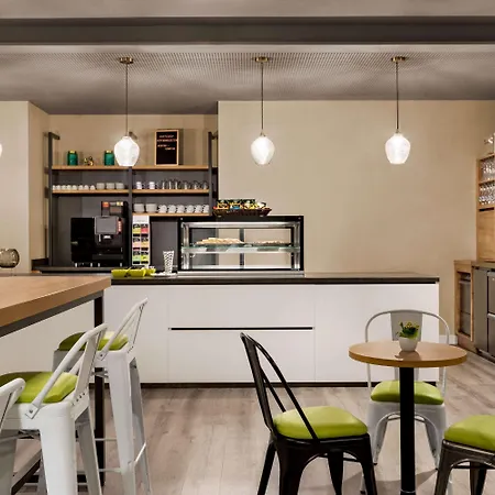 Super 8 By Wyndham Hamburg Mitte Hotel